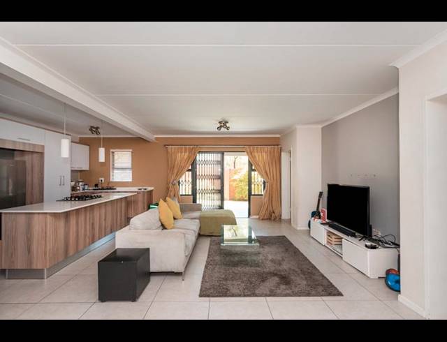 3 BEDROOM APARTMENT FOR SALE IN GREENSTONE HILL